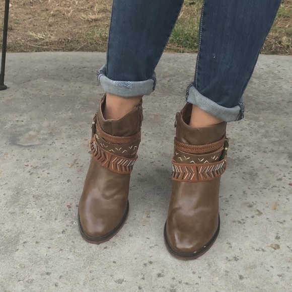 BROWN FAUX LEATHER WESTERN BOOTS - Picture 4 of 8
